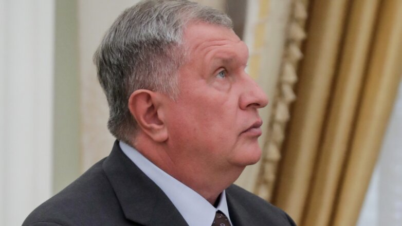 Сечин назвал среднюю зарплату в "Роснефти"