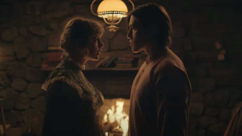 Тейлор Свифт без предупреждения выпустила второй альбом за год