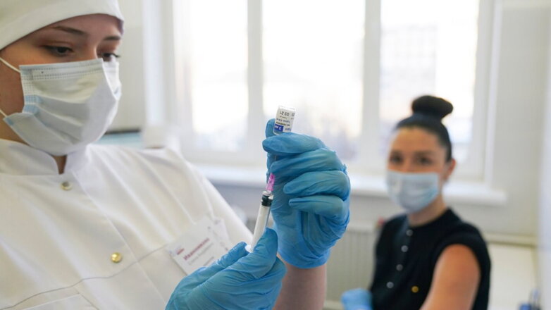 В правительстве рекомендовали предоставить россиянам выходные для вакцинации