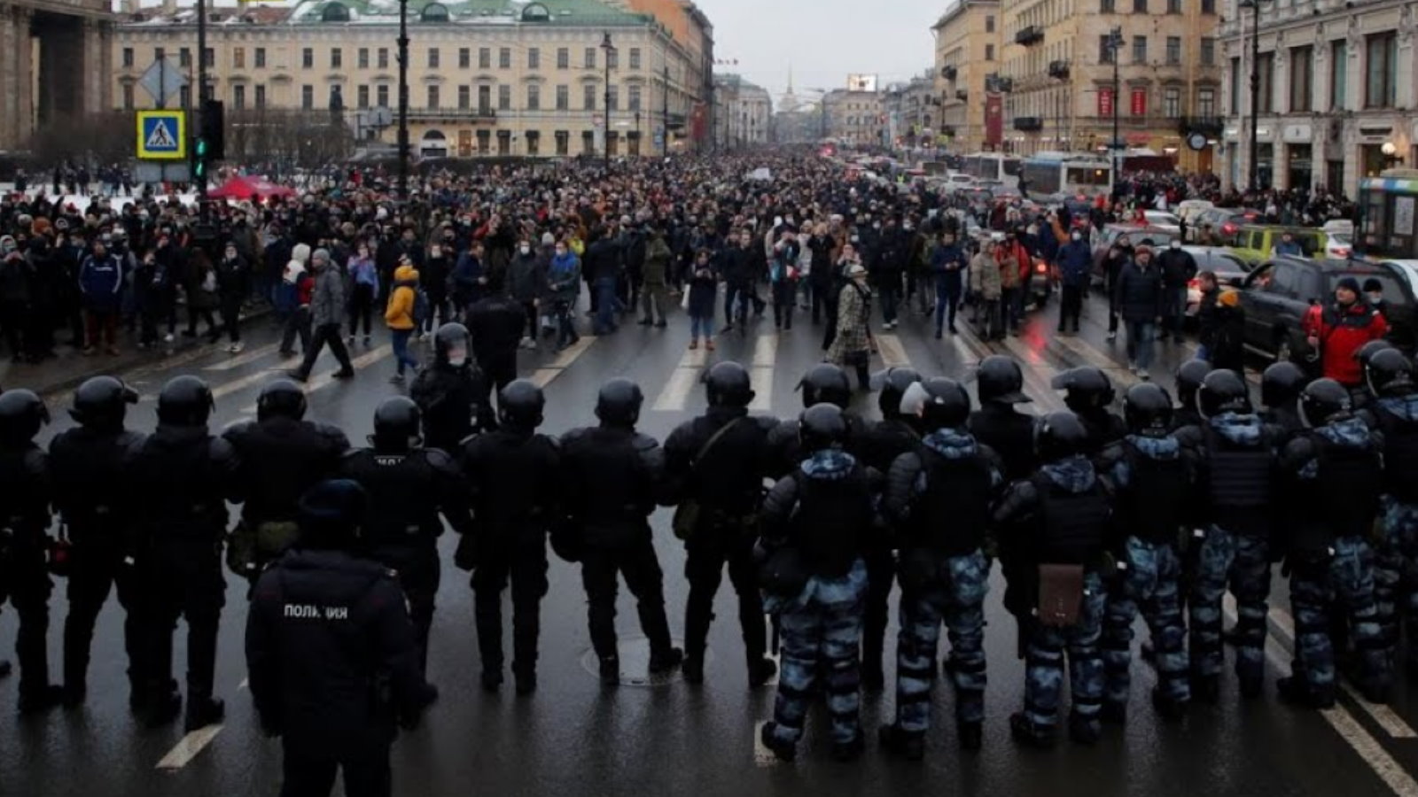 Около 300 несовершеннолетних задержали в ходе незаконных акций протеста