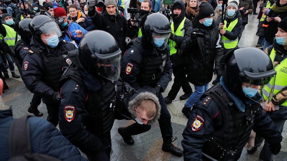 Всех задержанных на протестах в Москве подростков отпустили
