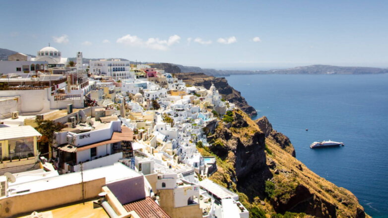 СМИ: у берегов Греции загорелось судно, на борту которого 237 человек