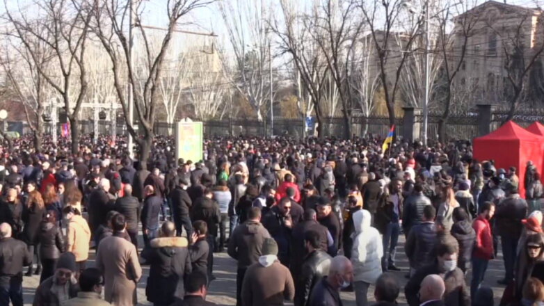В Ереване на митинг за отставку Пашиняна вышли тысячи человек