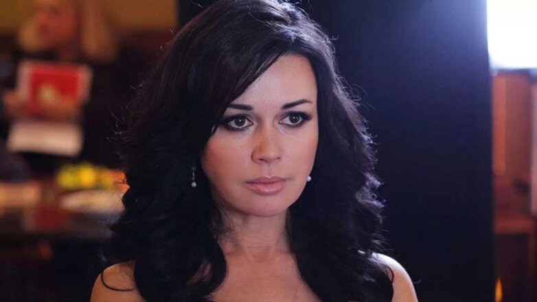 Отказ Заворотнюк от лечения за границей объяснил онколог