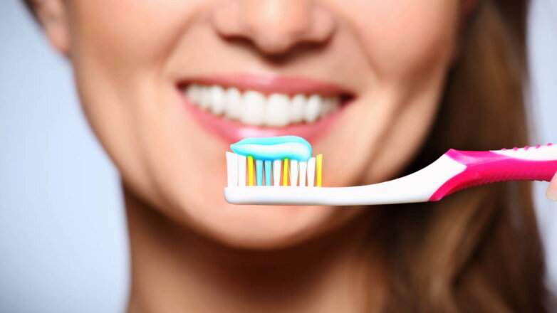 Стоматолог назвал пять частых ошибок при чистке зубов