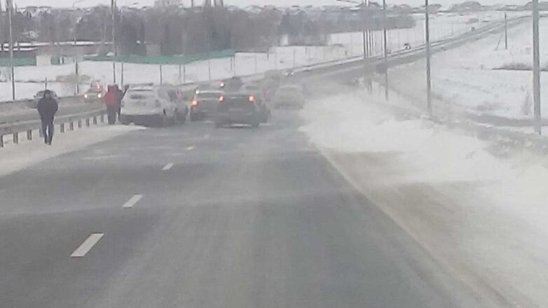 В Башкирии 10 человек пострадали из-за столкновения 39 автомобилей