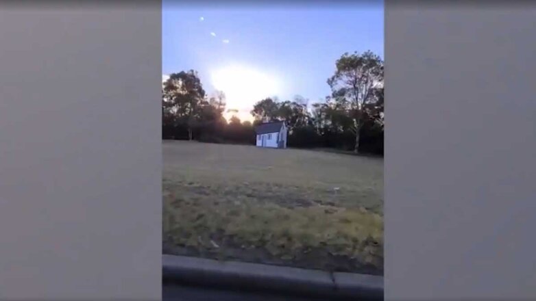 Пользователей сети поразила оптическая иллюзия с крутящимся домом: видео