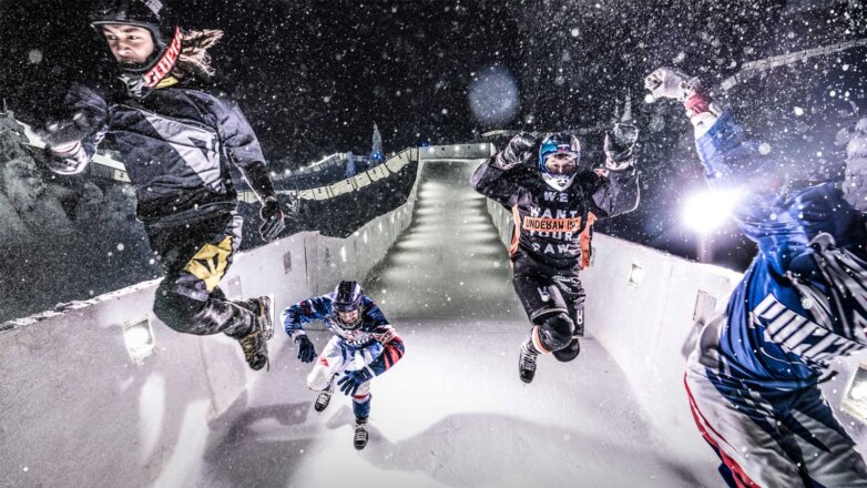 В "Игоре" прошел этап ЧМ по скоростному спуску на коньках Red Bull Ice Cross 2021