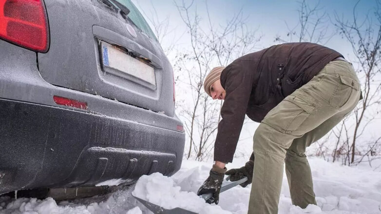 Названы необходимые зимой в автомобиле вещи