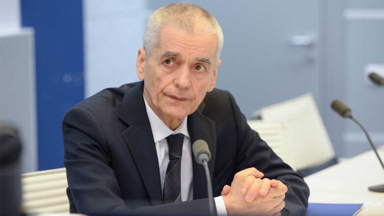 Онищенко призвал отменить обязательный масочный режим