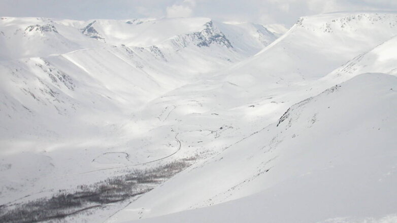 В Мурманской области туристы попали под лавину