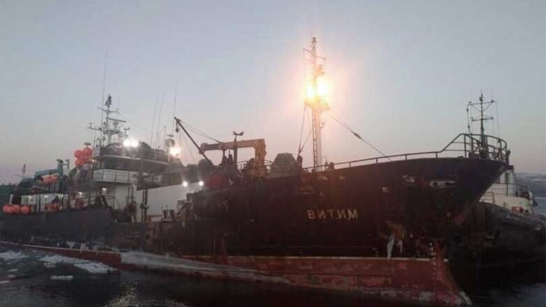 Российских рыбаков эвакуировали из-за пожара на судне в Японском море