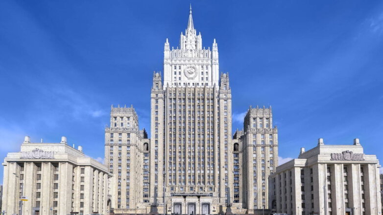 "Полная безответственность": Захарова осудила запрет Запада на полеты над Белоруссией