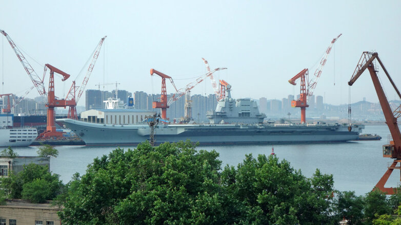 Новый китайский авианосец догонит американские по размерам