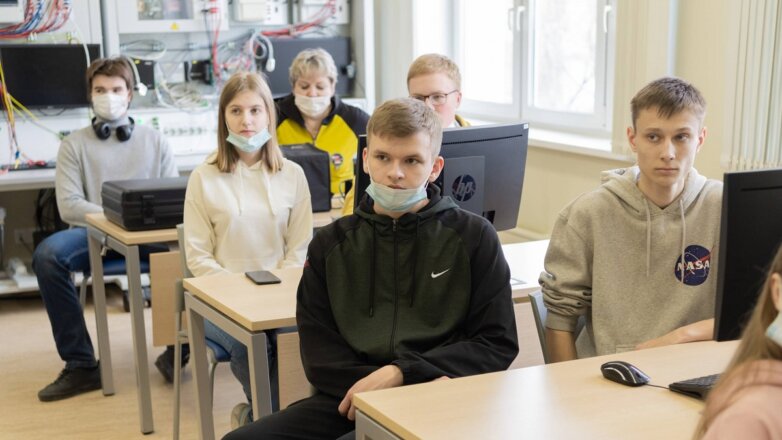 В университете УГМК прошел День открытых дверей для школьников