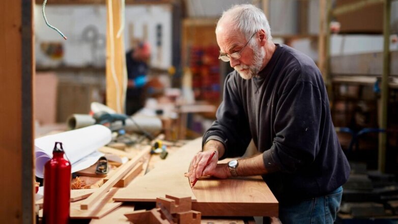 Юрист назвала положенные работающим пенсионерам бонусы