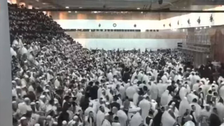 Более 200 человек госпитализированы после обрушения трибуны синагоги в Израиле: видео