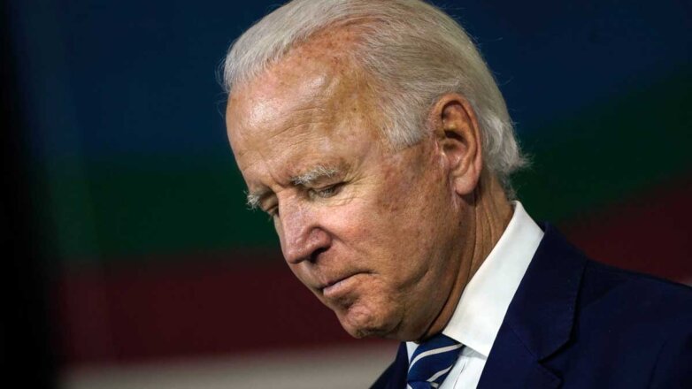 Байден с женой нарушили королевский протокол на саммите G7