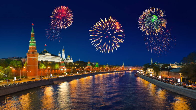 Салют в честь Дня Победы дали в Москве: видео