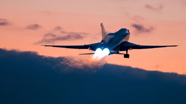 Ту-22М3 пролетели над Средиземным морем в сопровождении Су-35