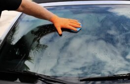 Как самостоятельно и дешево убрать царапины на стеклах машины