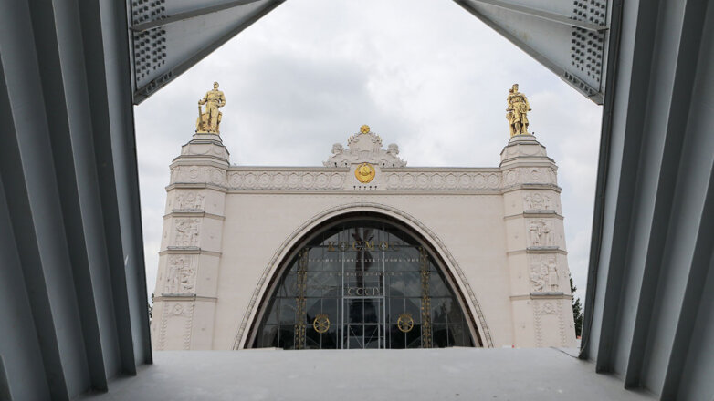 ВДНХ: москвичам разрешили "космические" свадьбы