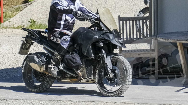 На испытаниях впервые заметили прототип мотоцикла BMW R1300 GS