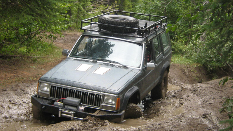 Полноприводные и надежные: внедорожники с пробегом до полумиллиона рублей