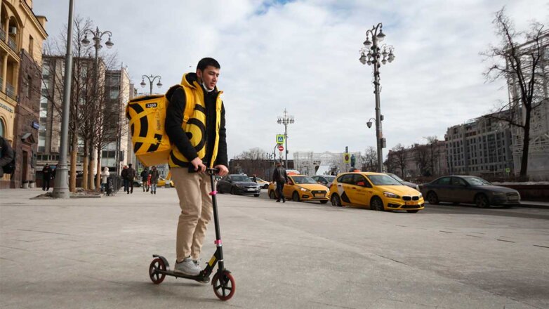 Курьеров в Москве обязали пройти вакцинацию