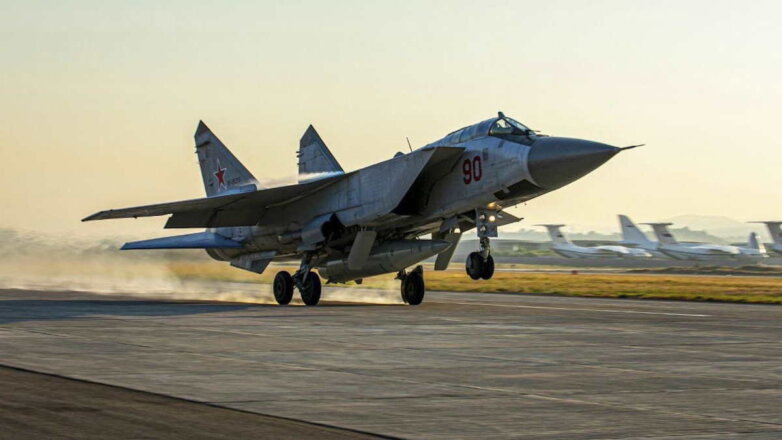 Носители гиперзвуковых "Кинжалов" проведут учения в Средиземном море