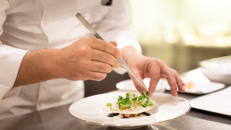 Какие профессии обеспечат хорошую зарплату в ближайшие 10 лет, рассказали россиянам