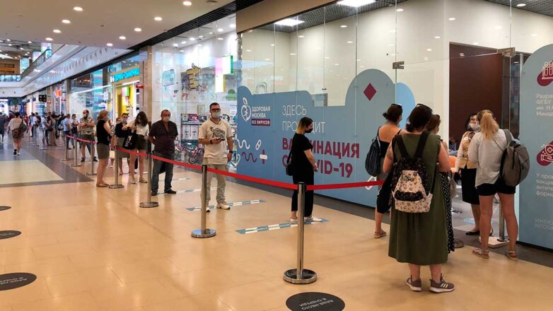 Оперштаб: при высоком уровне антител вакцинироваться от COVID-19 можно