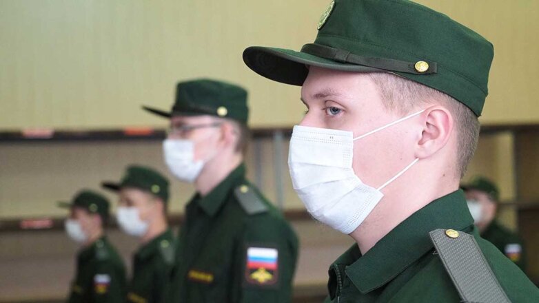 Сроки завершения вакцинации призывников уточнили в Минобороны