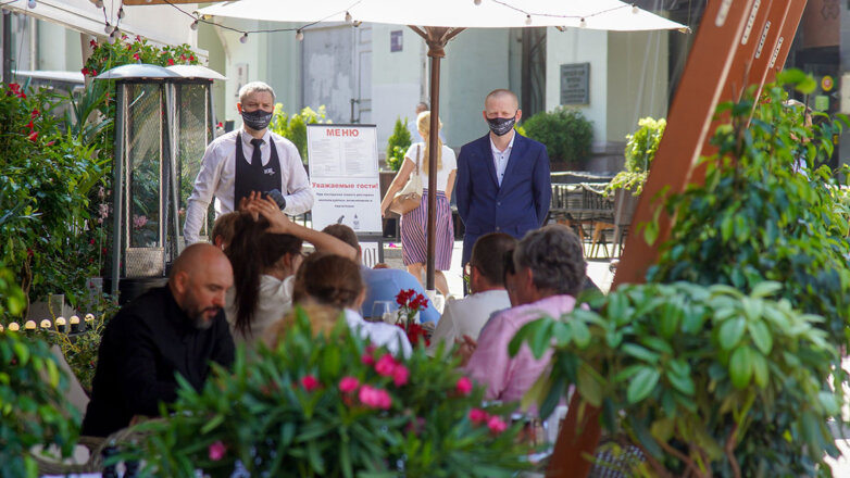 Свободные от COVID-19 зоны хотят открыть в ресторанах Москвы