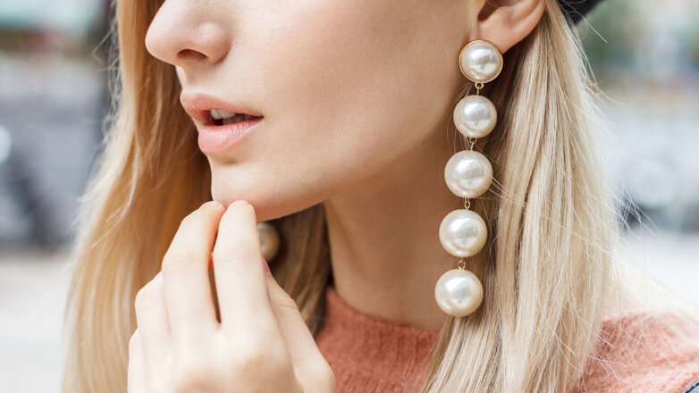 В чем встречать 2023 год: любимые украшения Чёрного Водяного Кролика