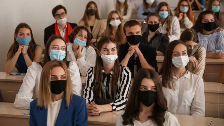 Фальков рассказал, будут ли непривитых студентов допускать к очным занятиям