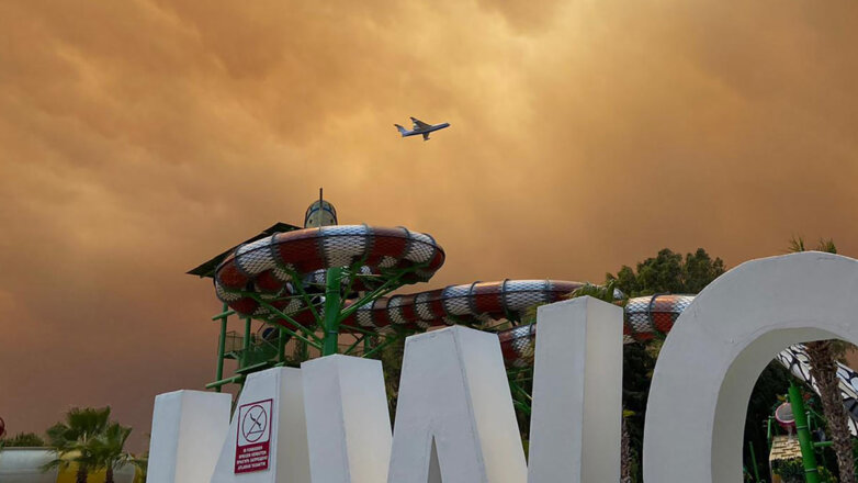 Отели в турецком Мармарисе начали эвакуировать из-за лесных пожаров