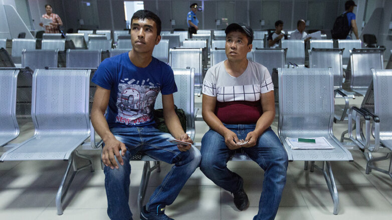 Мигрантов хотят взять под административный контроль