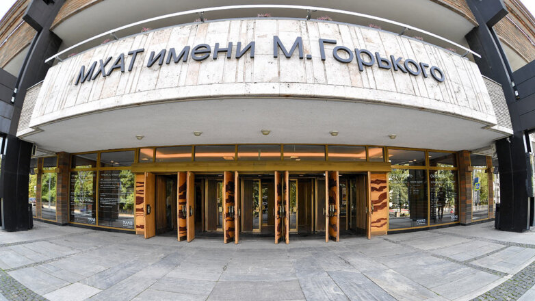 Театрально-полевой роман: как МХАТ имени Горького втягивают в информационную войну