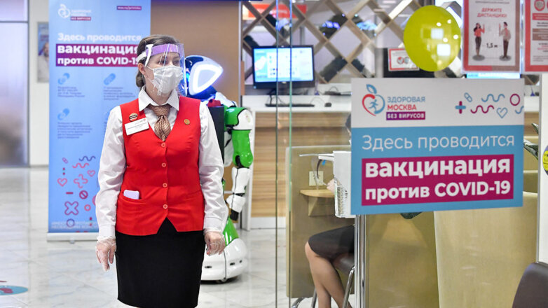 Сели на иглу: в России вводят регулярную вакцинацию от коронавируса