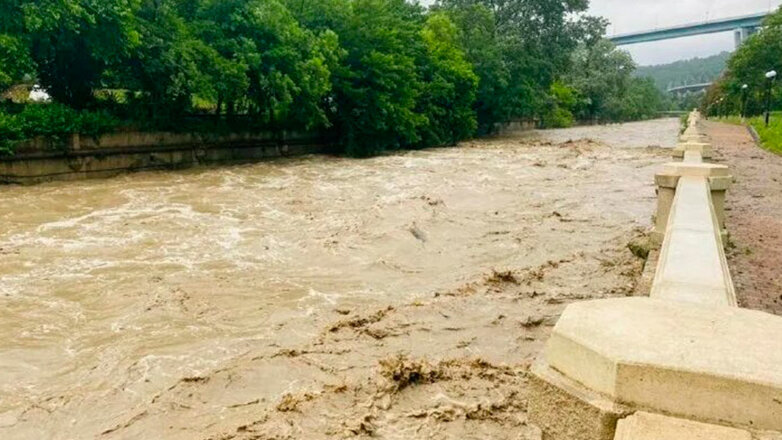 Жителей Сочи предупредили о возможной эвакуации из-за угрозы наводнения