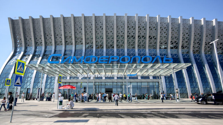 Пассажирский самолет Симферополь-Белгород совершил экстренную посадку в Москве