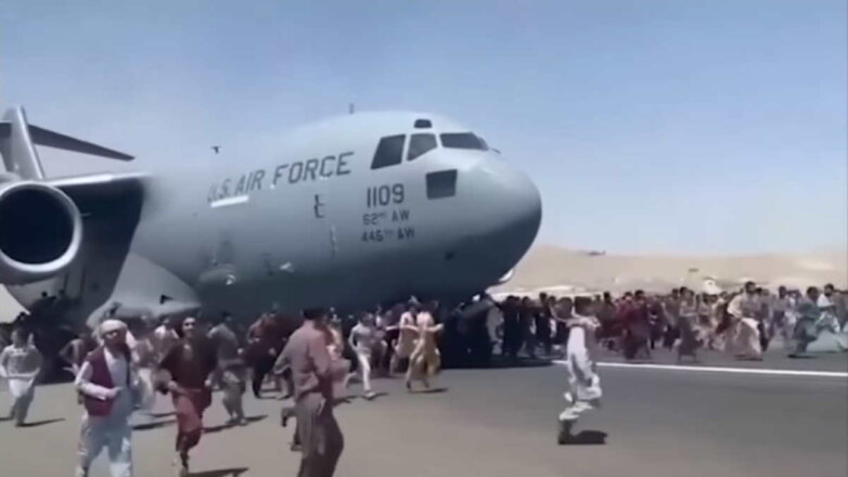 СМИ сообщили о погибших из-за давки в кабульском аэропорту