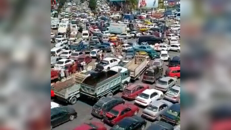 Жители Кабула начали массово покидать город после сообщений о захвате власти талибами