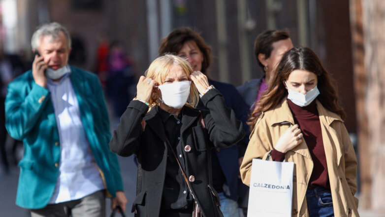Врач объяснил, где необходимо носить медицинскую маску