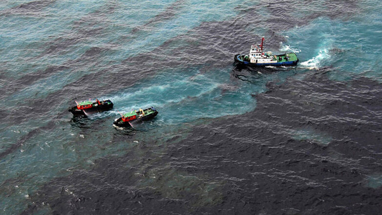 Реальный масштаб разлива нефти у Новороссийска оказался в 400 тысяч раз больше