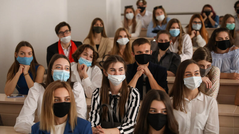 В Минобрнауки призвали обеспечить равные права привитых и непривитых студентов