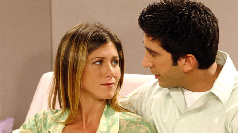 Дженнифер Энистон развеяла слухи о романе с коллегой по сериалу "Друзья"