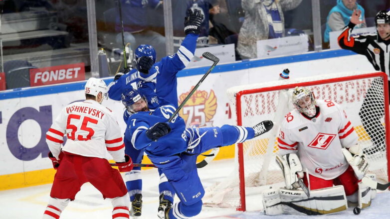 "Спартак" обыграл "Динамо" в матче КХЛ с рекордной посещаемостью