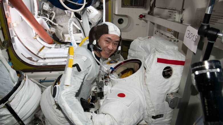 Астронавты установили на МКС оборудование для мощных солнечных батарей